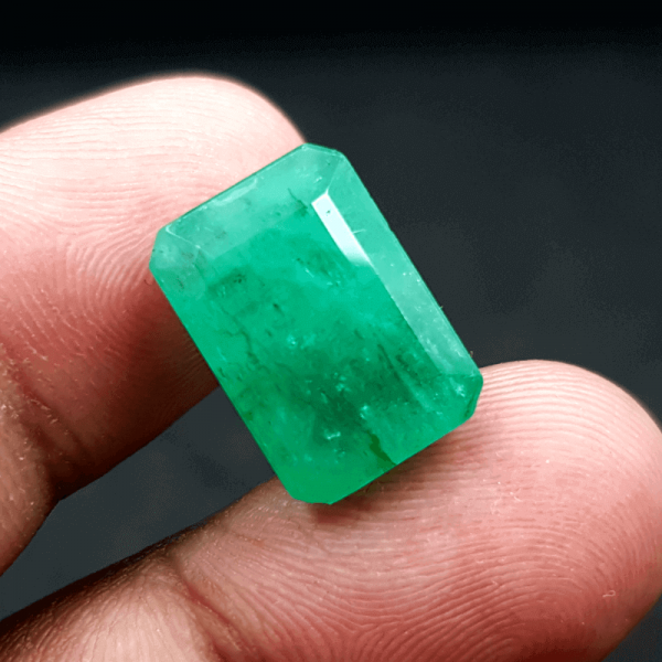 An Original Natural Colombian Emerald (Panna Pathor) Stone - অরিজিনাল কলম্বিয়ান পান্না বা জমরুদ পাথর